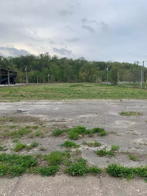Hannibal, MO 63401,523 Warren Barrett DR
