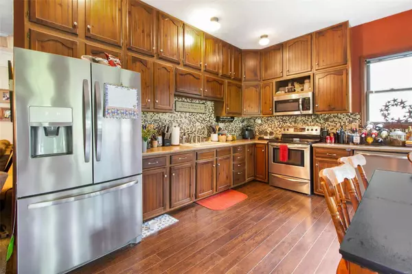 Sesser, IL 62884,14956 Bear Point Rd