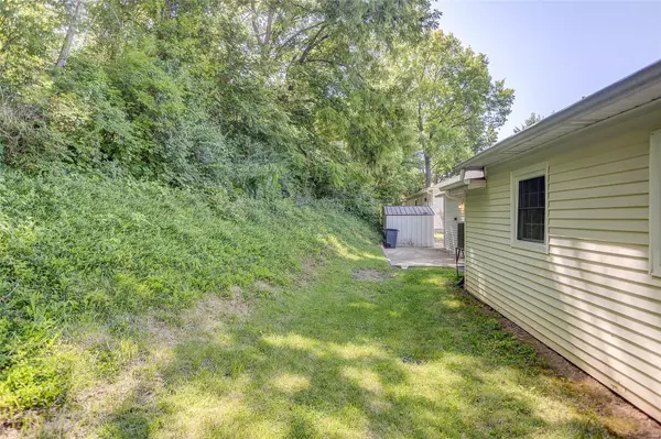 East Alton, IL 62024,825 BEE TREE LANE