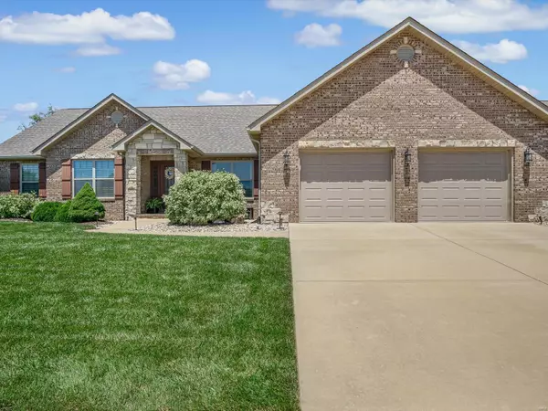 211 E Halifax DR, Waterloo, IL 62298