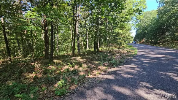 1606 Marion DR, Lake Sherwood, MO 63357
