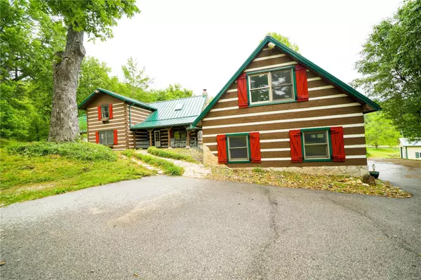 2430 Hanover RD, Columbia, IL 62236