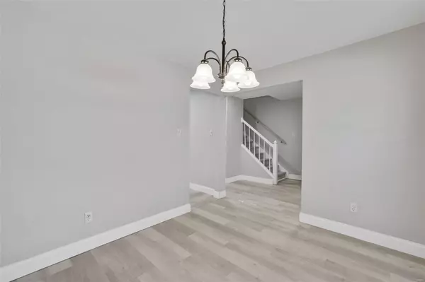 Ellisville, MO 63021,226 Carmel Woods DR