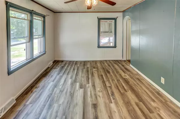 East Alton, IL 62024,400 W McCasland AVE