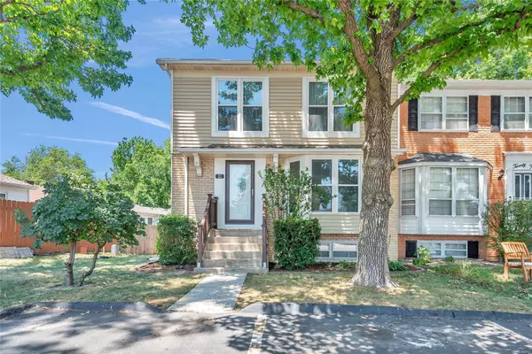 23 Carson Ct, St Peters, MO 63376