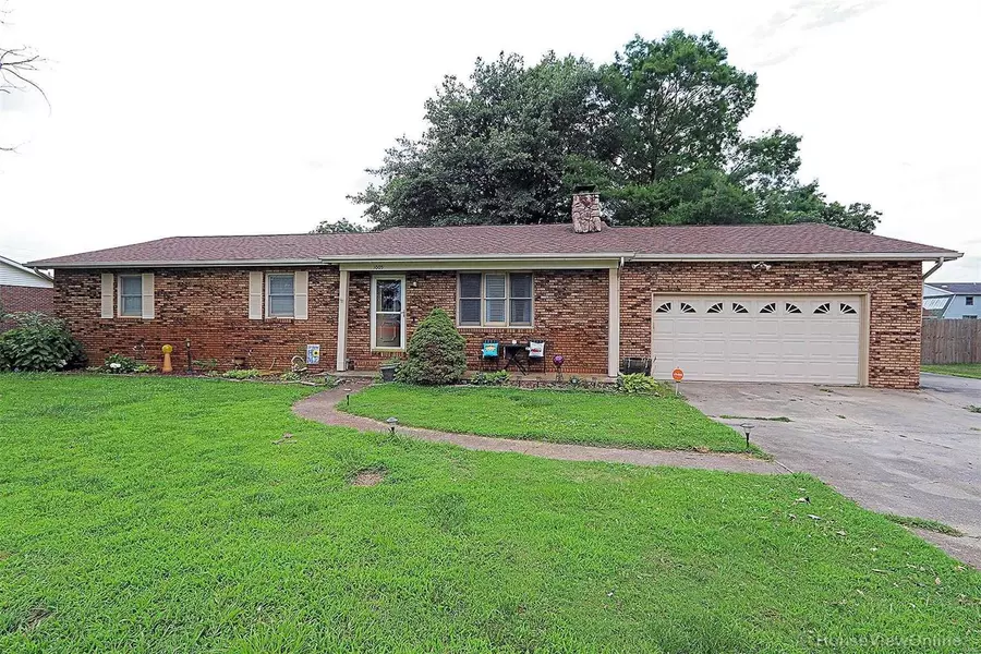 1005 Glenn DR, Sikeston, MO 63801