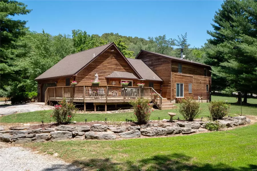 2744 Zingg RD, Millstadt, IL 62260