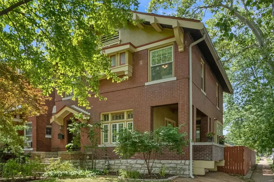 4352 Arsenal ST, St Louis, MO 63116