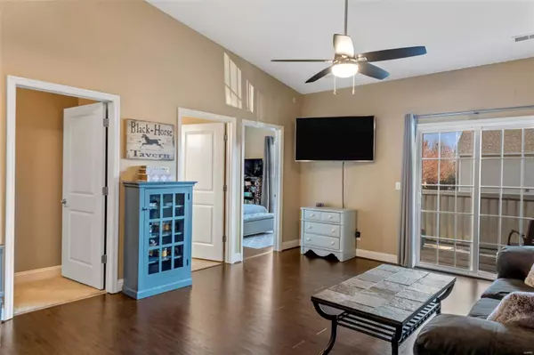 St Louis, MO 63129,6431 Brookfield Ct DR #207