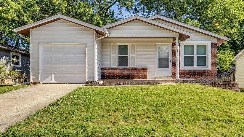 1453 Monopoly DR,  Florissant,  MO 63031