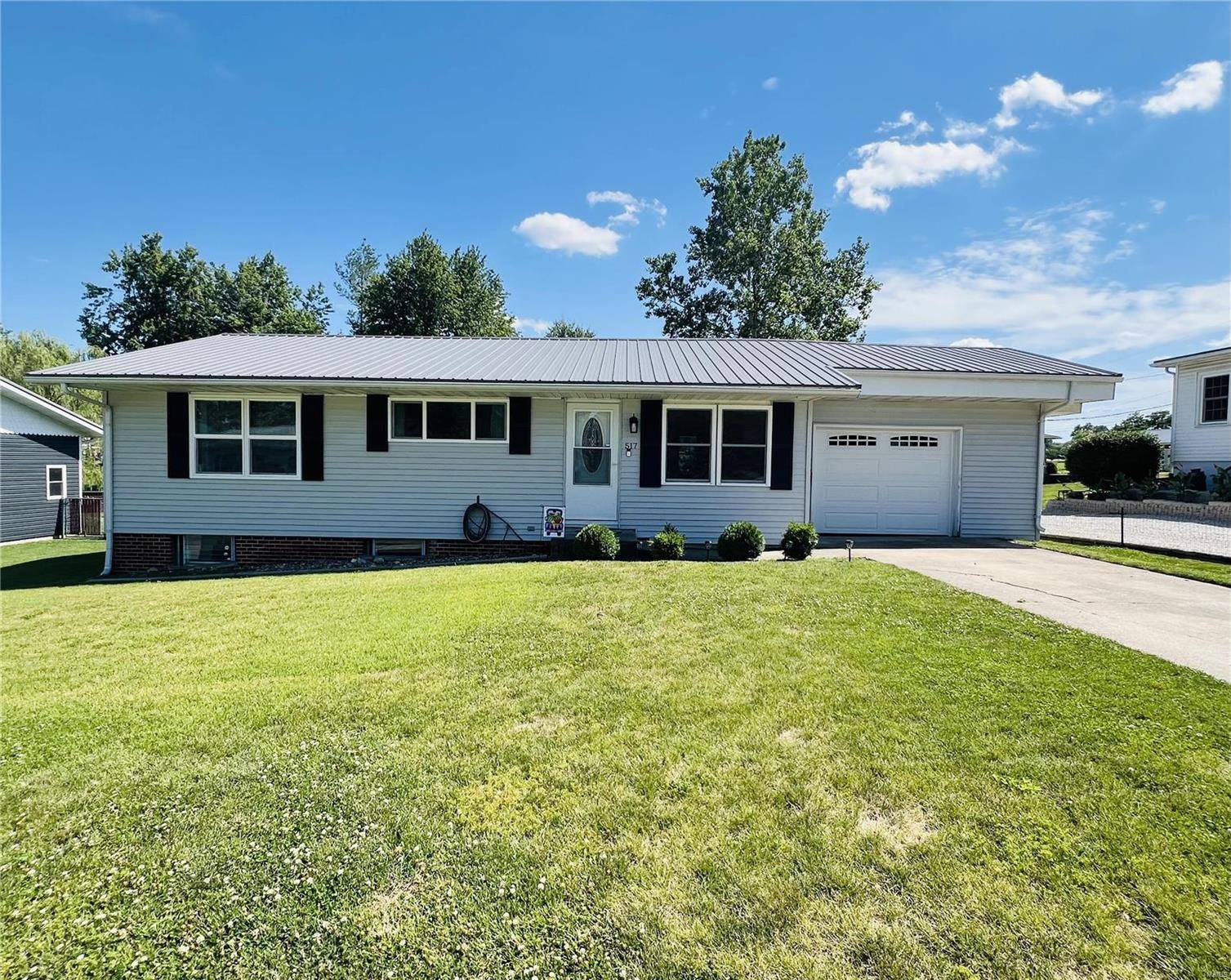 517 W Olive ST, Palmyra, MO 63461