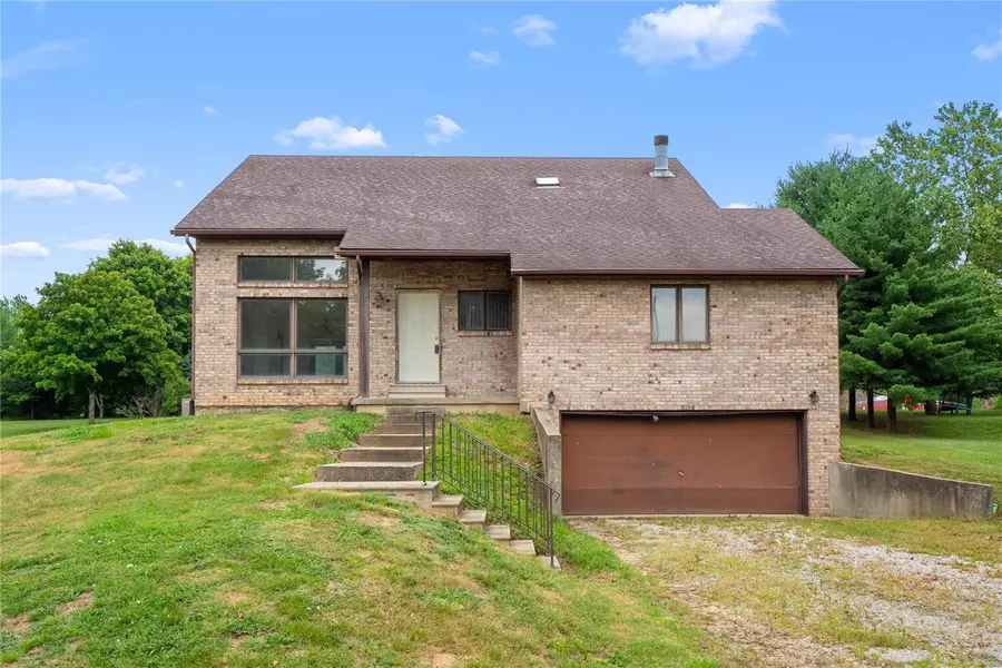 8718 Le Pere School RD, Millstadt, IL 62260