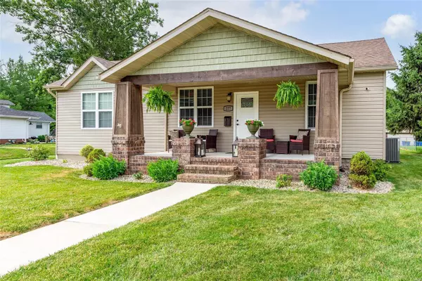 227 Market ST E, Troy, IL 62294