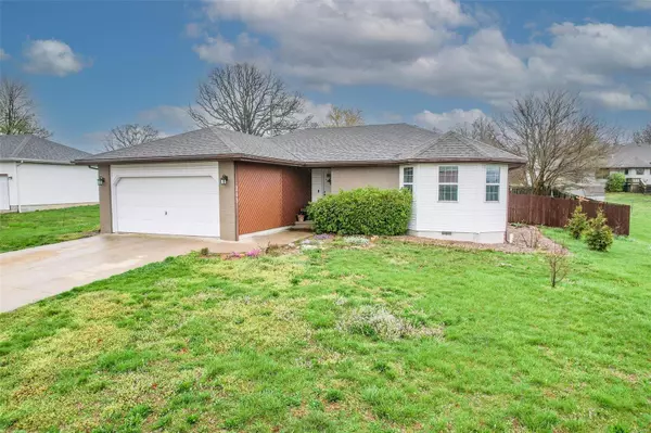213 Meadowmere CT, Lebanon, MO 65536