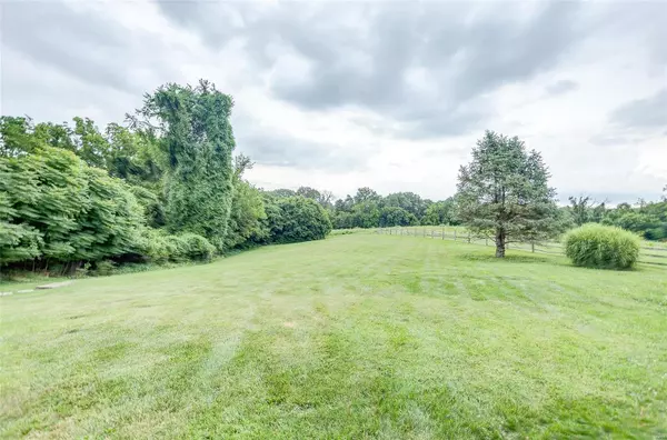 Godfrey, IL 62035,1433 Kemp LN