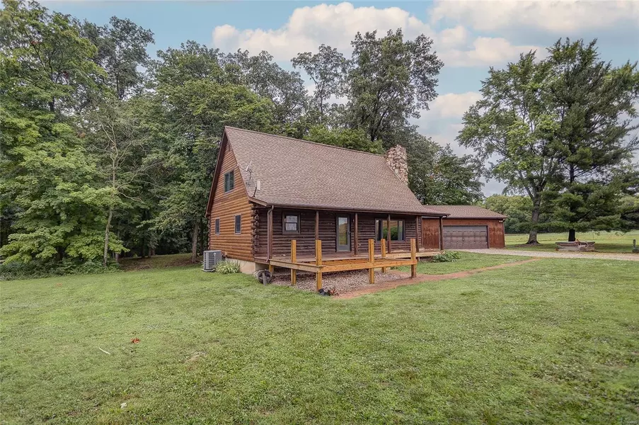 591 Sugar Loaf RD, Greenville, IL 62246