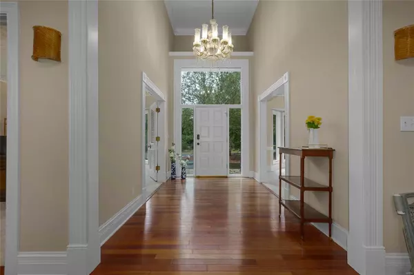 Town And Country, MO 63131,12831 Hickory Woods DR