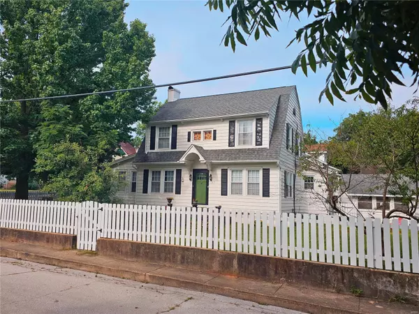 105 N 2nd ST,  Ste Genevieve,  MO 63670