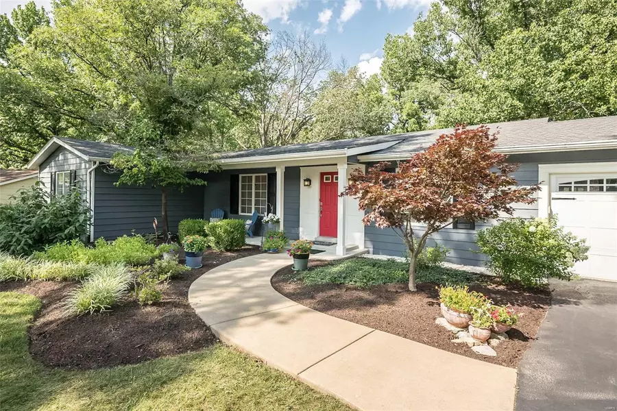 13025 Ferncrest CT, Creve Coeur, MO 63141