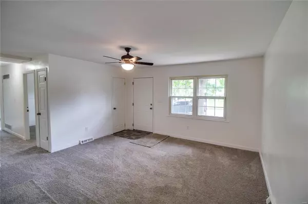 Godfrey, IL 62035,304 Lakeside DR