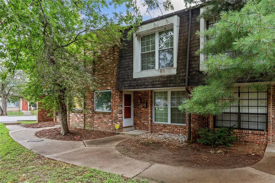 369 Chapel Ridge DR, Hazelwood, MO 63042