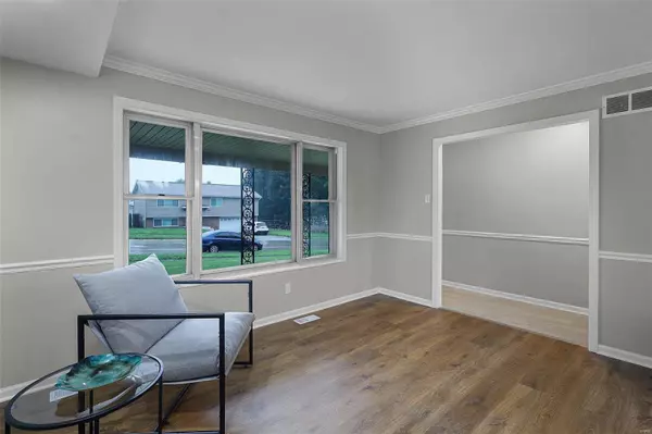 Florissant, MO 63034,5555 Delcastle DR