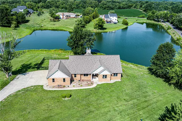 Godfrey, IL 62035,3312 Quail Run Dr.