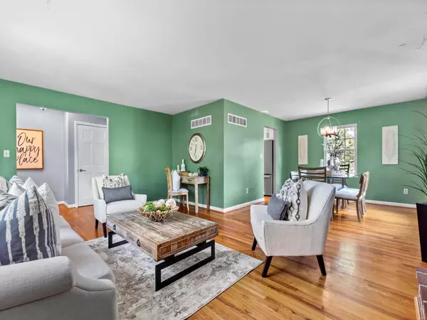 Glendale, MO 63122,1189 Glenway DR