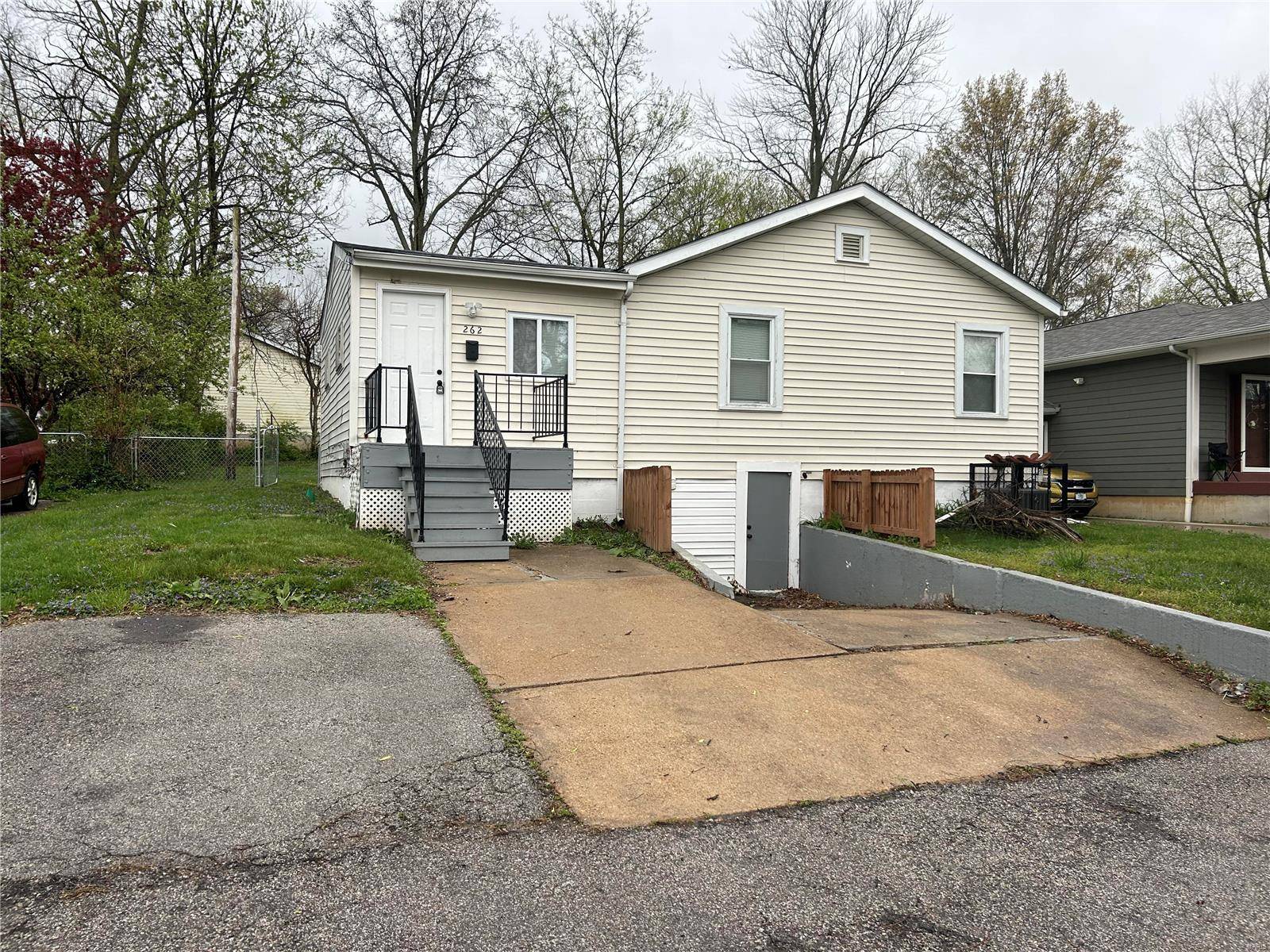 262 Buddie AVE, St Louis, MO 63135