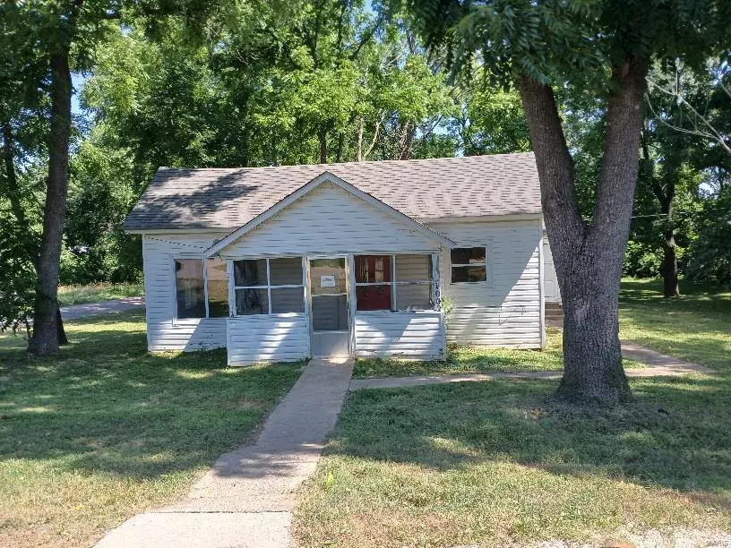 Salem, MO 65560,1002 W Ellis