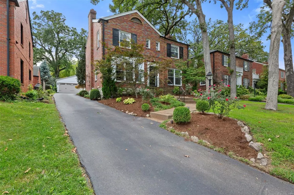 Webster Groves, MO 63119,104 Roseacre LN