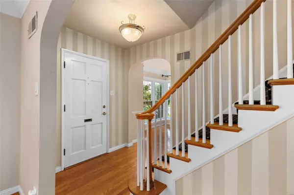 Webster Groves, MO 63119,104 Roseacre LN