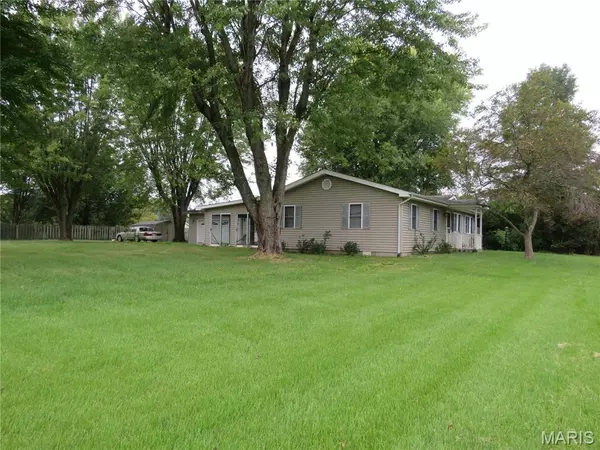 208 E Bittersweet DR, Gerald, MO 63037