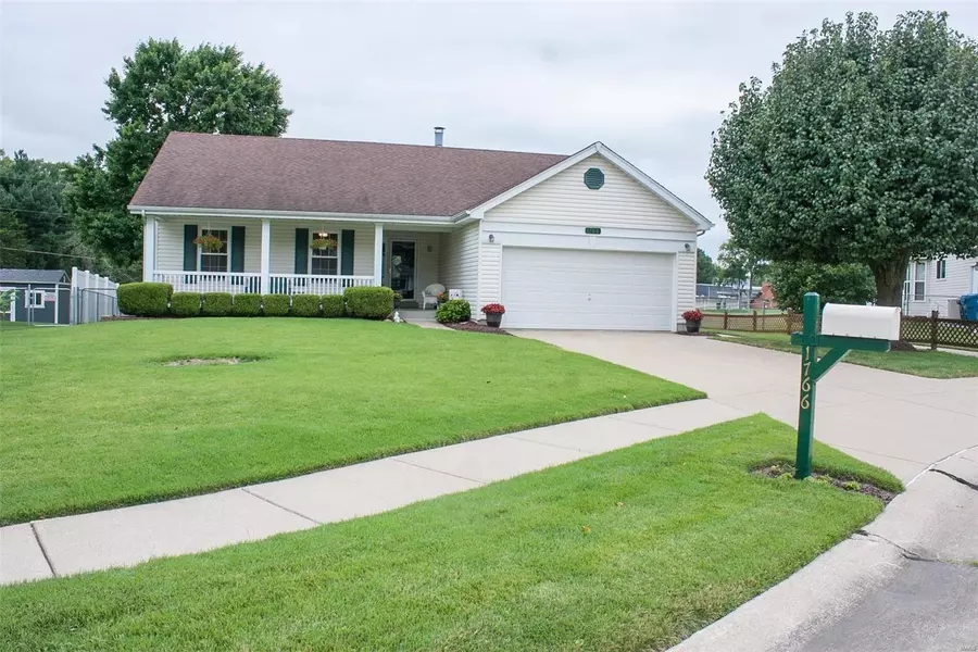 1766 Coachway LN, Hazelwood, MO 63042