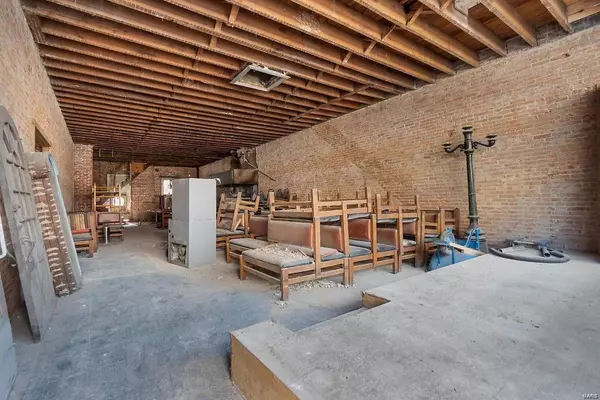 Cape Girardeau, MO 63701,120 N Main ST