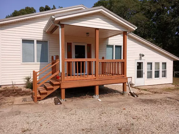 Leslie, MO 63056,4002 Highway C