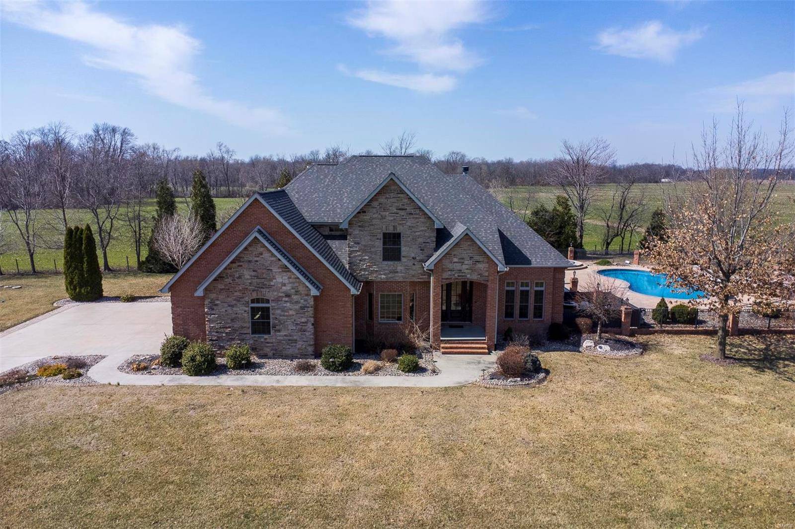3437 Fairway DR, Highland, IL 62249