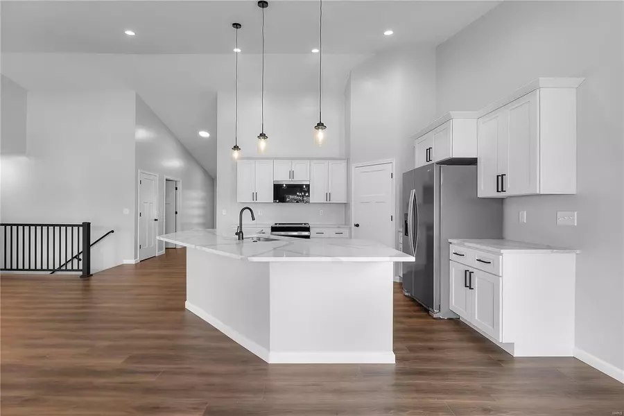 617 Lind RD, St Louis, MO 63125