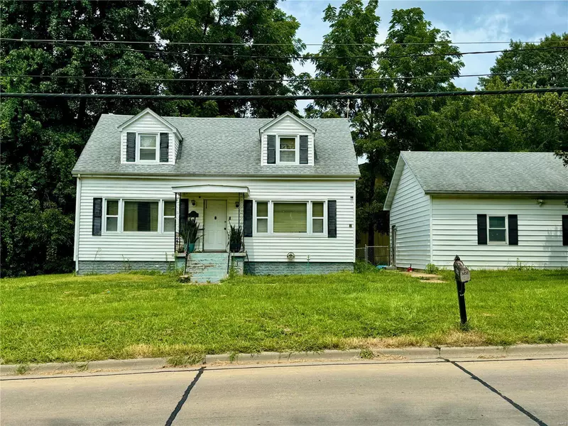 302 Pine Lake RD, Collinsville, IL 62234