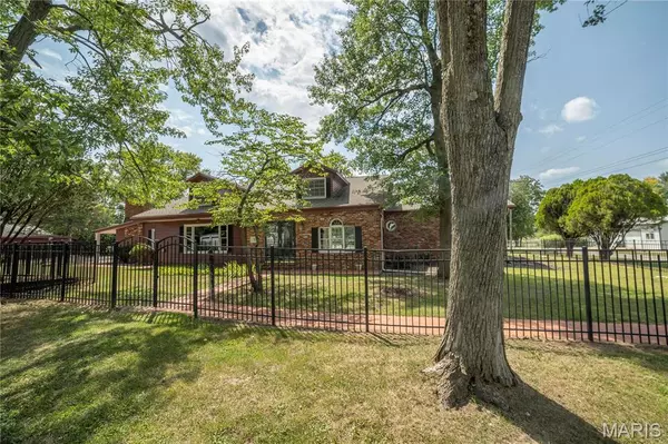 400 West, New London, MO 63459