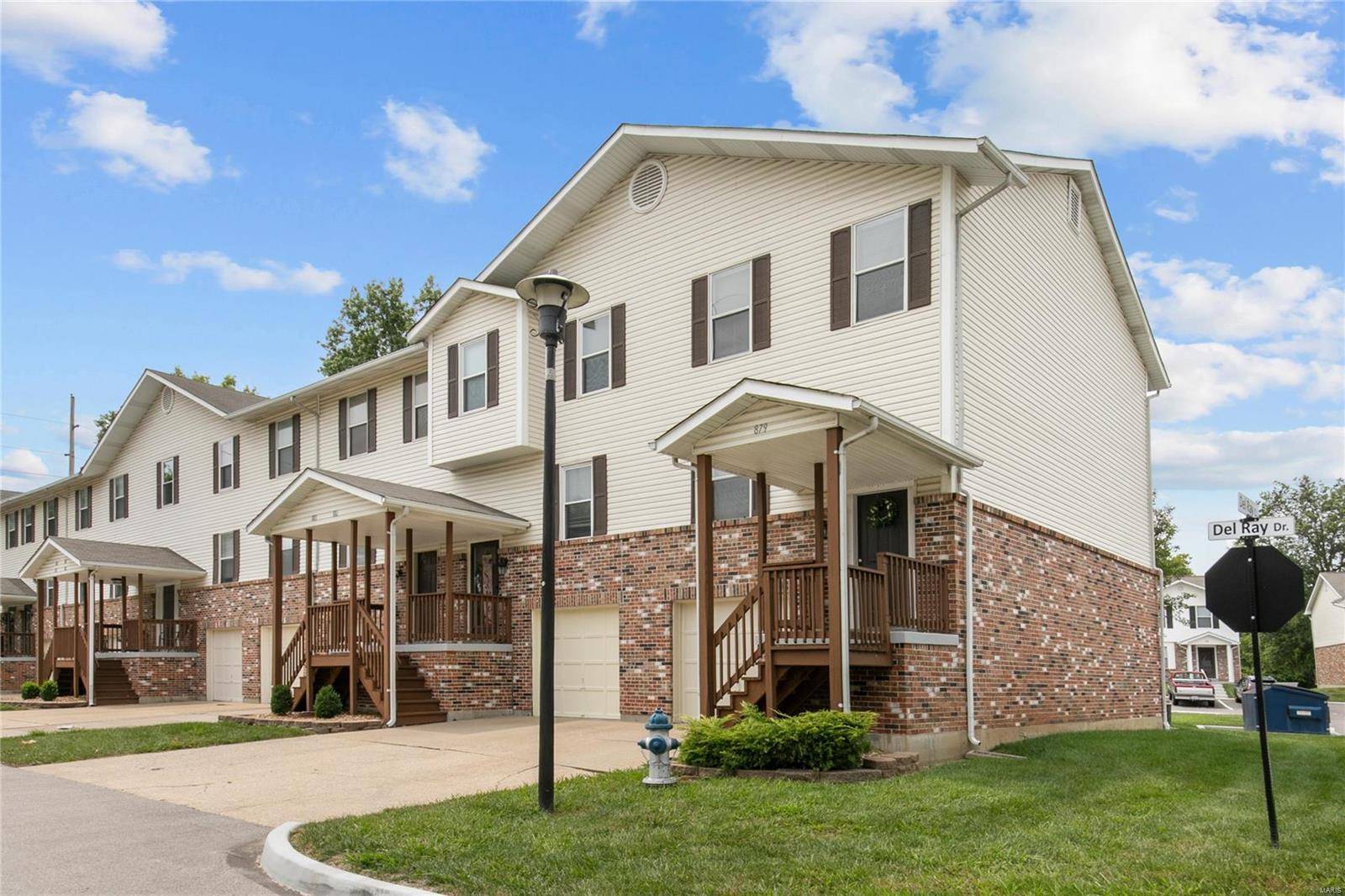 St Peters, MO 63376,879 Delray DR