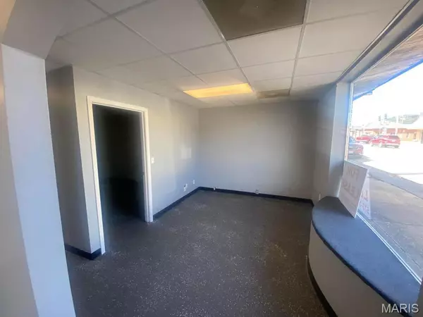 Piedmont, MO 63957,116 N Main St