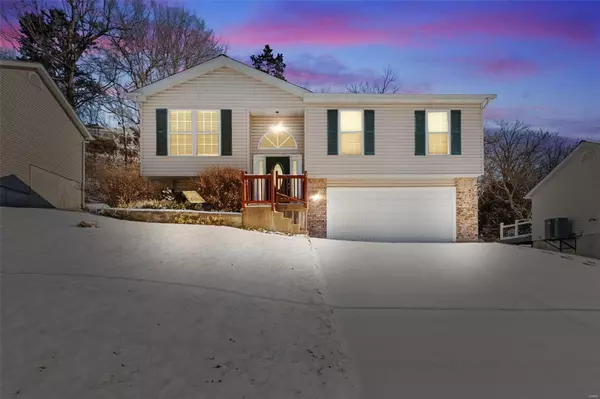 1707 Hilltop LN, Imperial, MO 63052