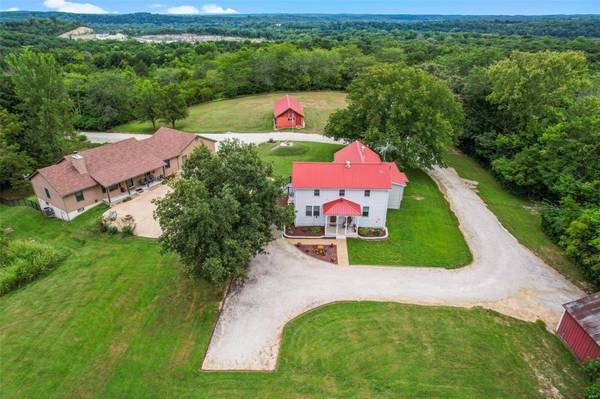 7102 Shadow LN, Villa Ridge, MO 63089
