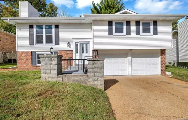 3633 Lemay Woods DR, St Louis, MO 63129