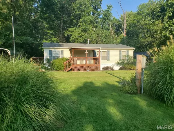19617 Pam LN, Carlyle, IL 62231