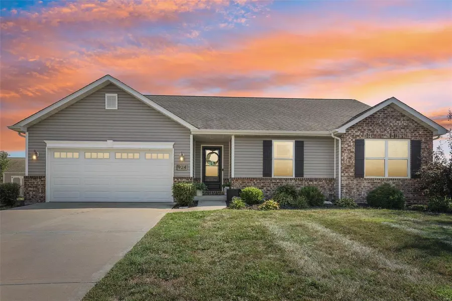 924 W 3rd ST, Aviston, IL 62216