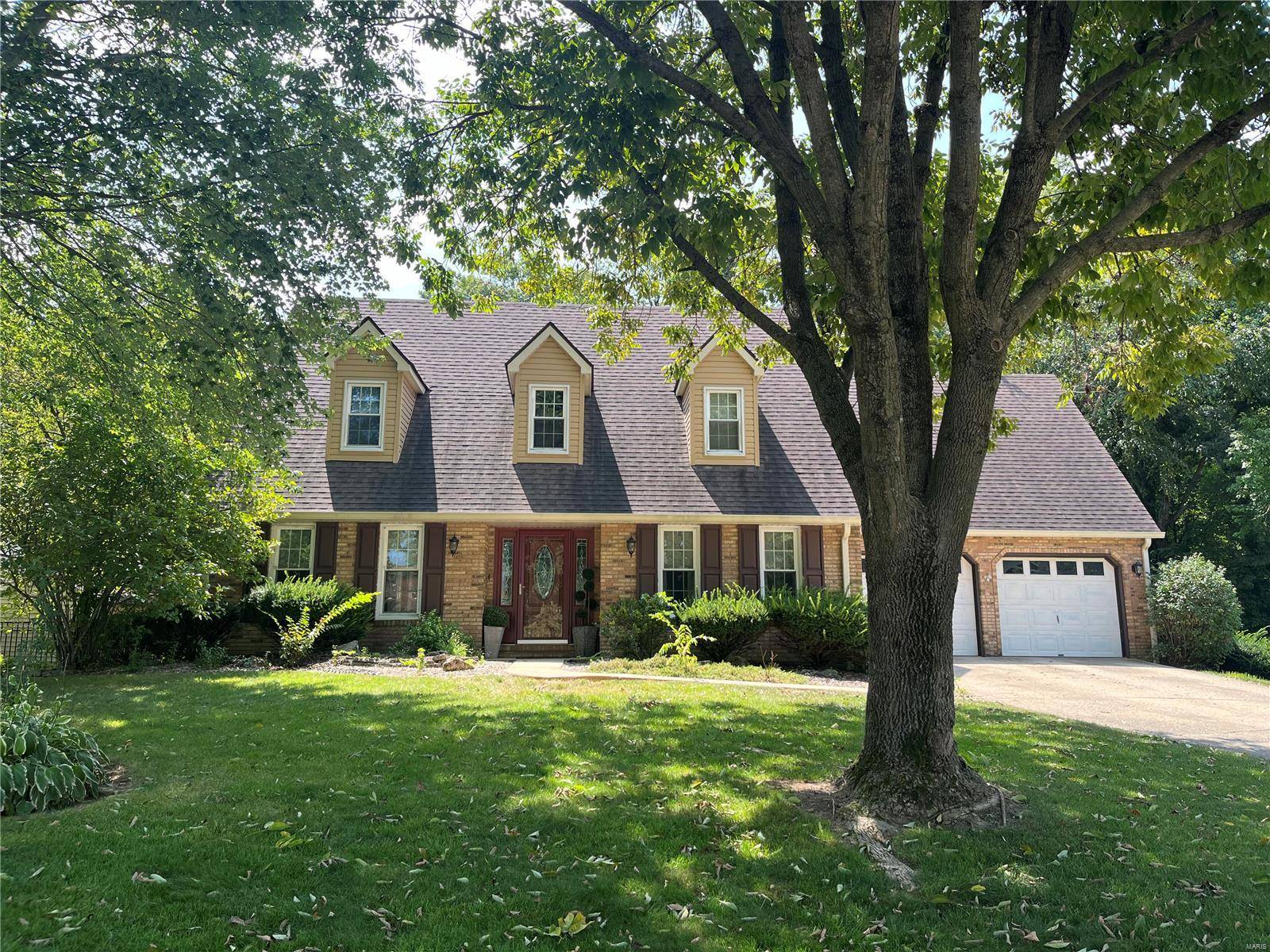 105 Spring Brook DR, Glen Carbon, IL 62034