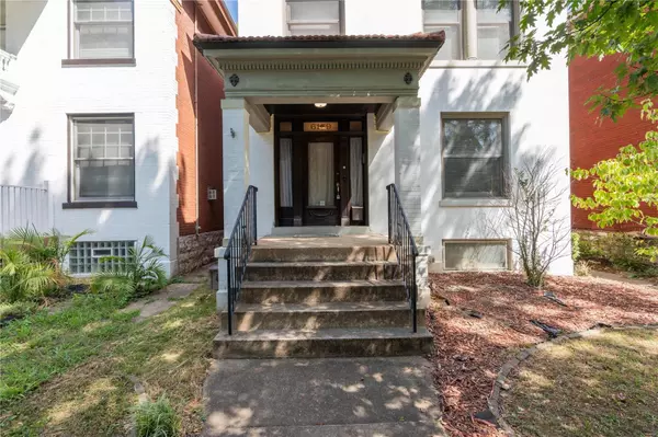 St Louis, MO 63112,6159 Washington BLVD