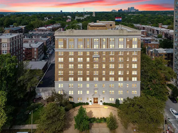 St Louis, MO 63105,701 S Skinker BLVD #1001